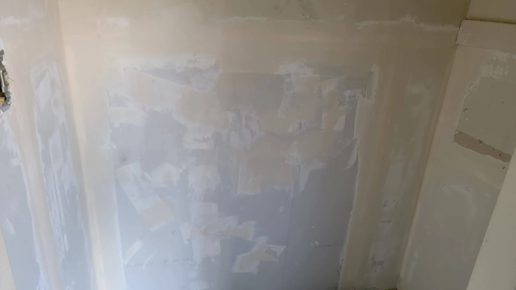 Interior drywall construction with joint compound applied to walls during renovation